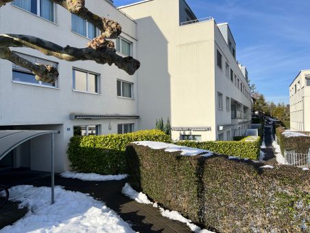 1.5-Zimmer-Wohnung mit ausgebauten Nebenräumen im EG 