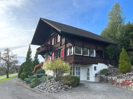  Bezauberndes 5.5-Z-EFH im Chaletstil mit Aussicht